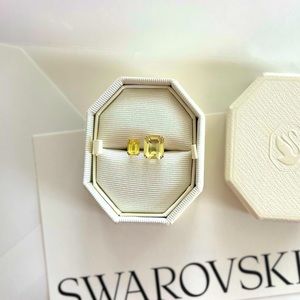Stunning yellow crystal Swarovski Millenia Ring Size 6. Brand new with box!